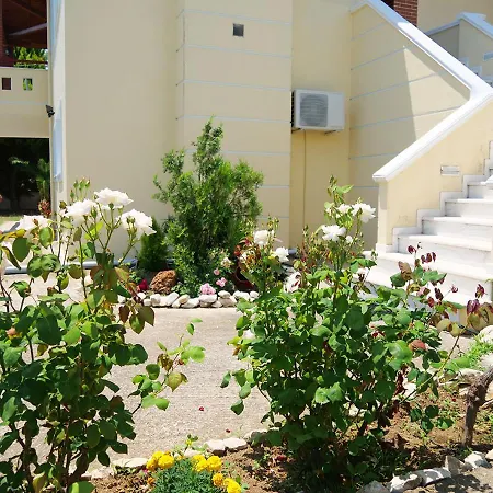 Holiday home 200 Meters From The Nea Iraklitsa